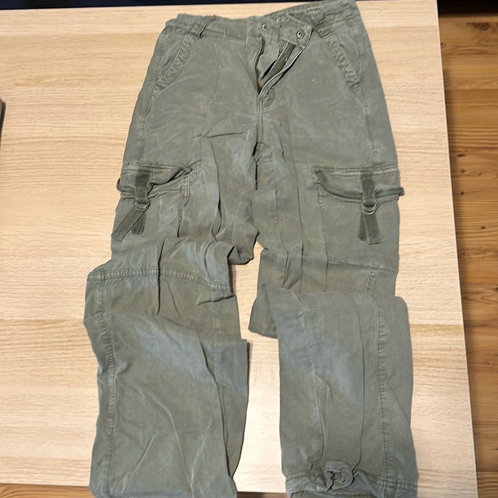 American Eagle lightweight dreamy drape cargo pants light army green EUC 000 R
